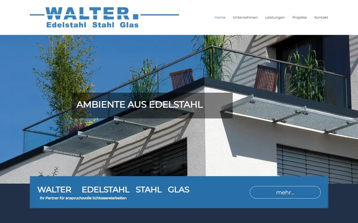 Startseite von walter-metall.de mit Glasgeländer und Edelstahl-Vordach an einem Wohnhaus
